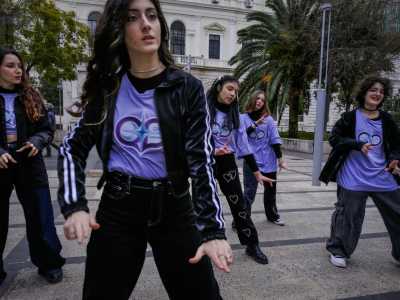 In questi balli � infatti importante dare risalto a turno a tutti i diversi idol (ovvero i membri del gruppo) durante l�alternarsi delle strofe